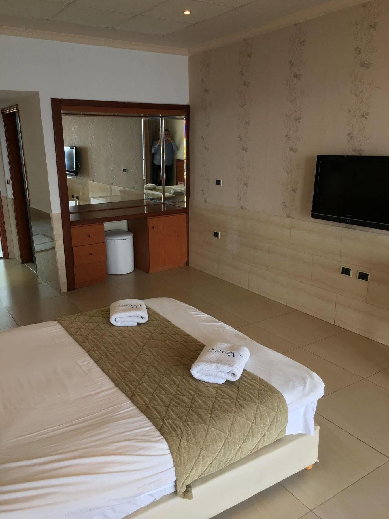 Sawary Beach Hotel Batroûn 외부 사진